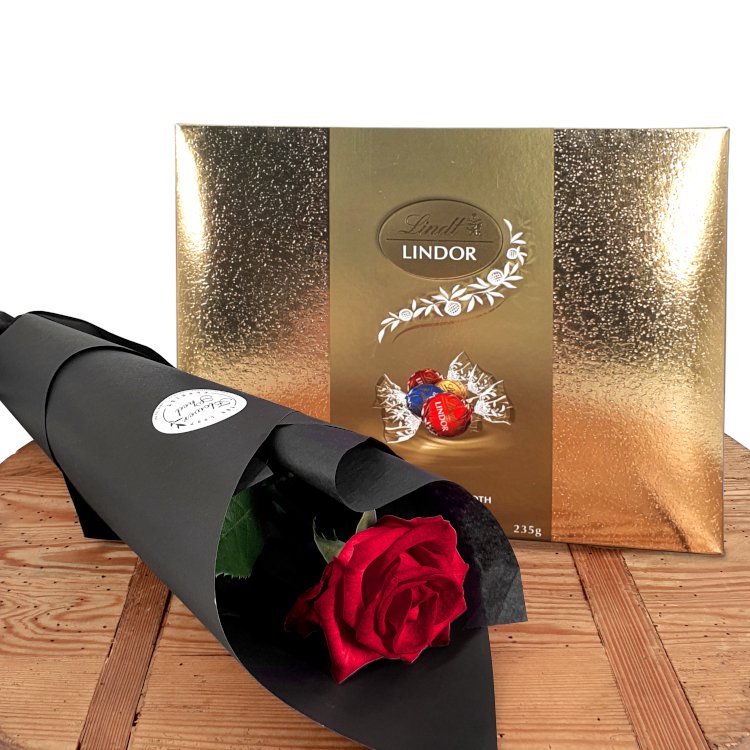 Valentine's Day Roses + Chocolates Combo Auckland Delivery