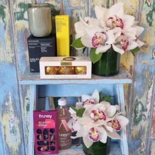 #flowersandgifts jump onto www.thelostflowershed.co.nz and check out our cute flowers and gifts. #silverdaleboutiqueflowershop #silverdaleflorist #whangaparaoaflorist #redbeachflorist ##orewaflorist #dairyflatflorist #supportsmallbusiness #stillwaterfloristnz 0800 700 987.